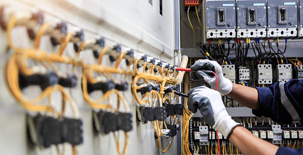 Professional Electrician technician working in Country Club, MO